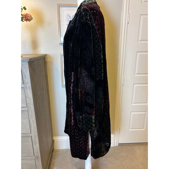 KOOS of Course! | Floral Velvet Silk Blend Tunic Top | 1X - Picture 10 of 14